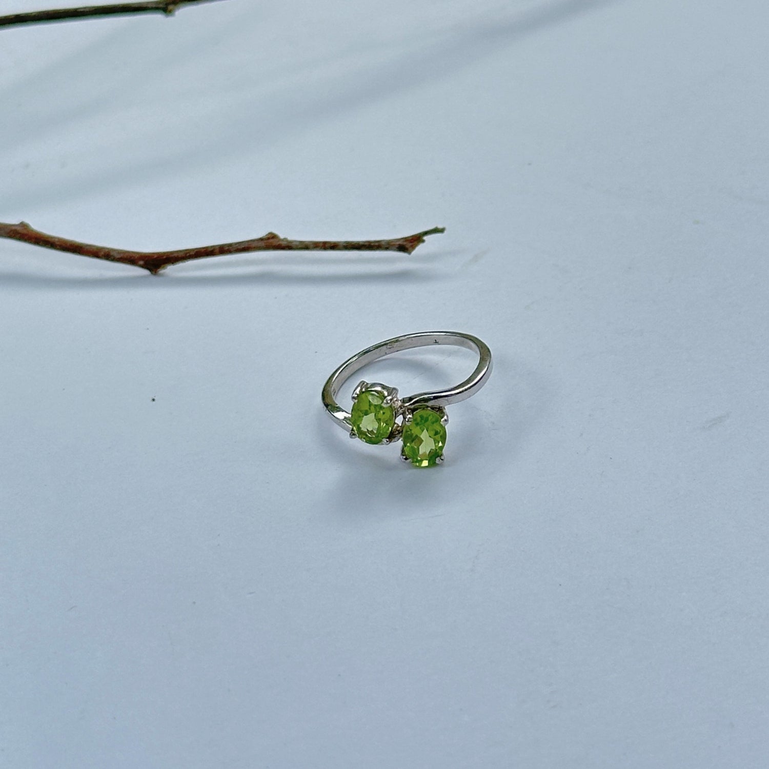 Twee Peridot, Garnet, Blue Topaz & Aquamarine Gemstone Silver 925 Ring