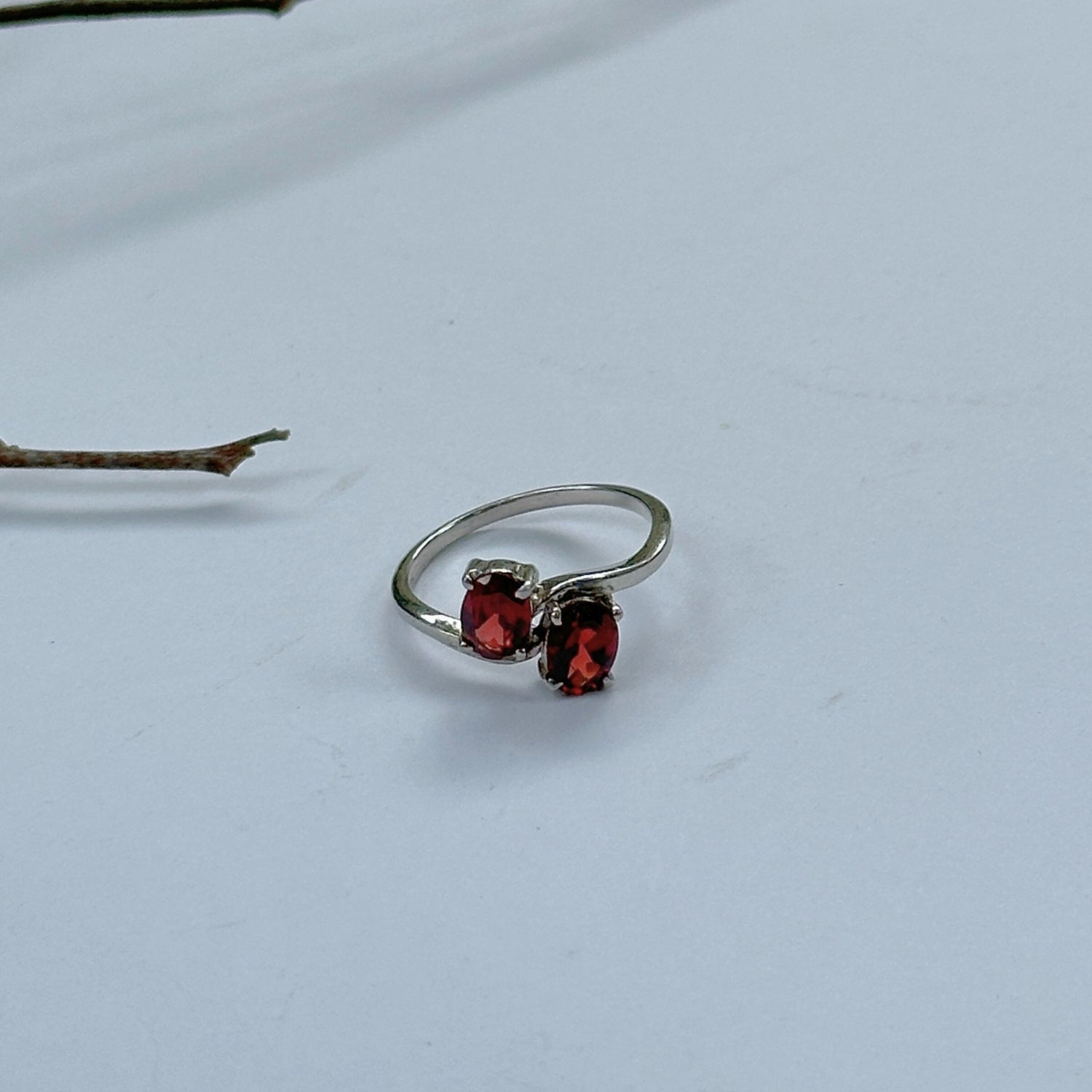 Twee Peridot, Garnet, Blue Topaz & Aquamarine Gemstone Silver 925 Ring