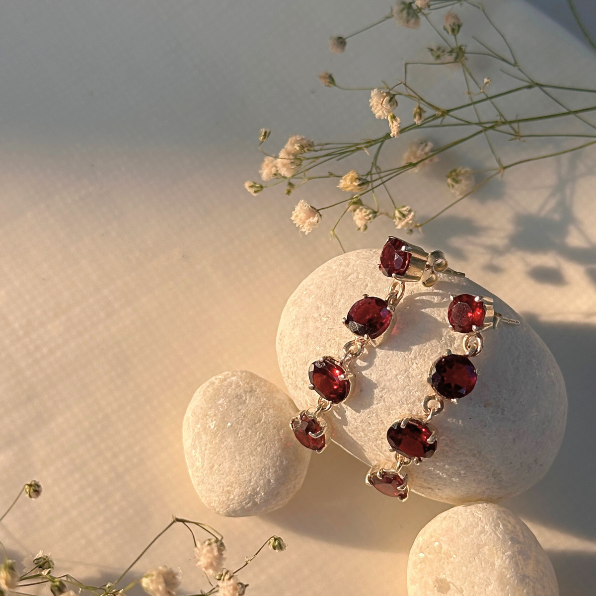 Garnet silver 925 earrings for women
Natural garnet stone sterling silver earrings
Red garnet gemstone 925 silver earrings