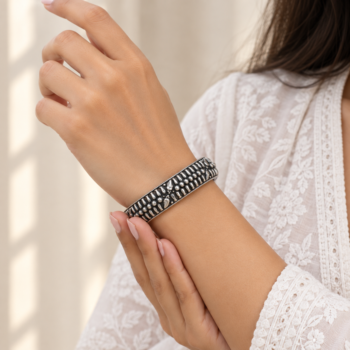Appealing oxidized silver bangle