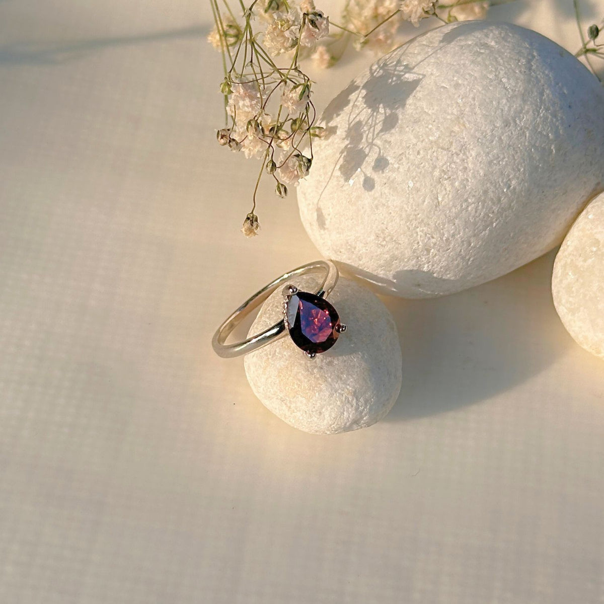 Red garnet 925 silver ring
Garnet stone silver ring
Elegant garnet silver ring
Minimal red Ring
Minimal ring
Minimal garnet Ring
Minimal silver Ring