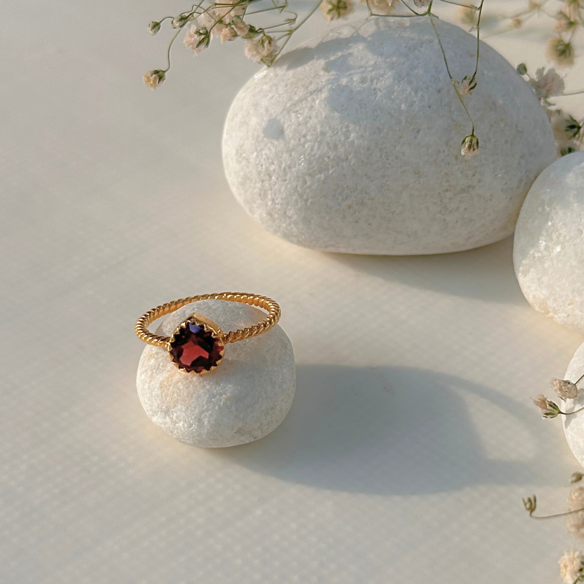 Garnet 18k gold plated silver 925 ring
Natural garnet gemstone gold plated silver ring
Red garnet 925 silver gold plated ring
Minimal ring
Red Stone Ring