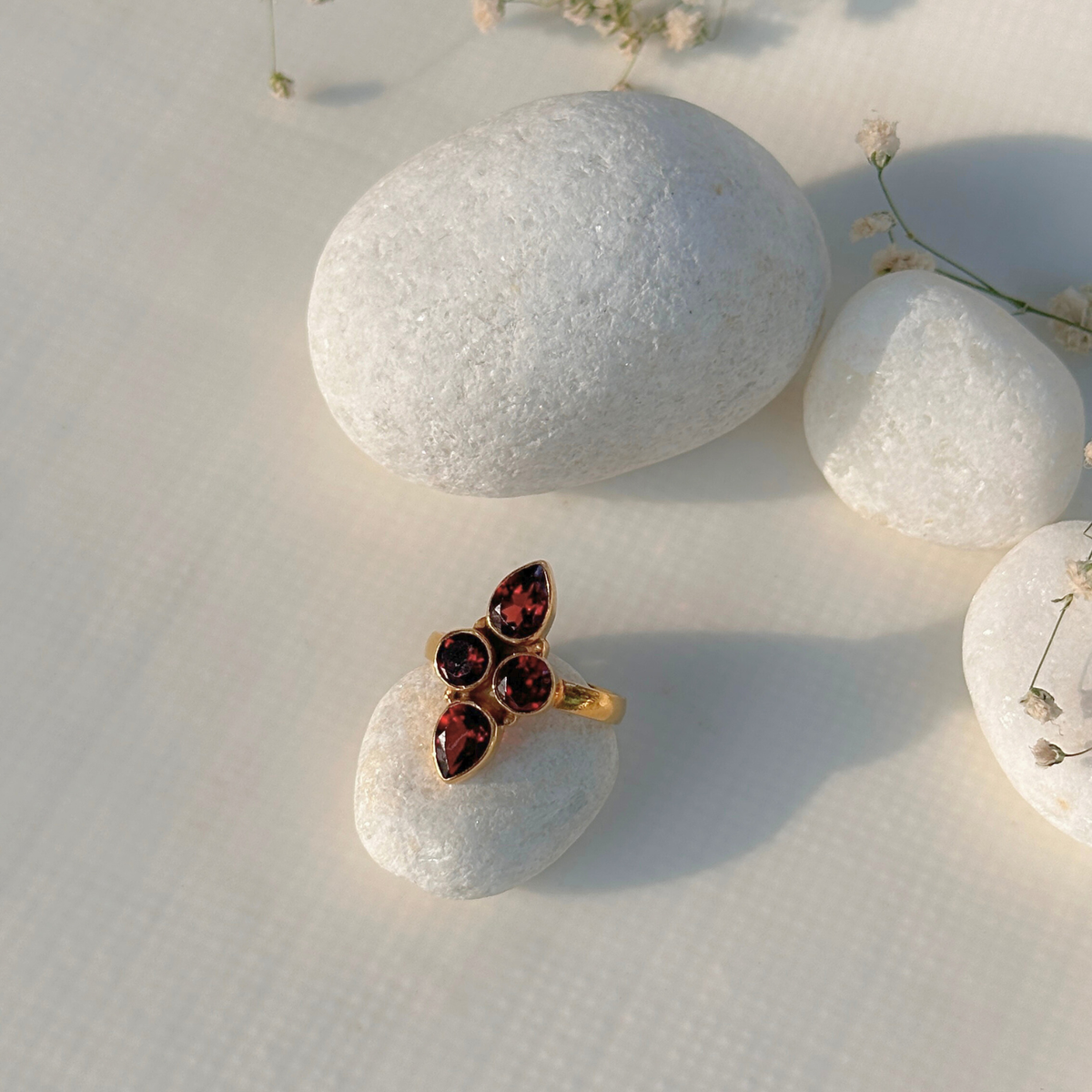 Garnet 18k gold plated silver 925 ring
Natural garnet gemstone gold plated silver ring
Red garnet 925 silver gold plated ring
garnet Ring