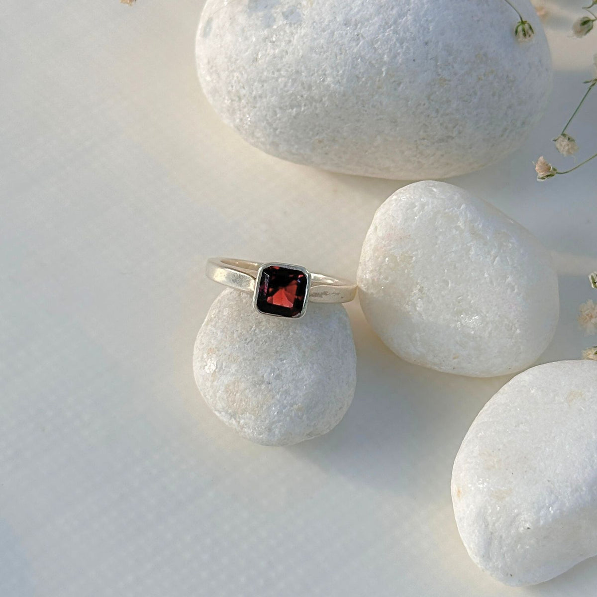 Natural garnet gemstone set in 925 sterling silver ring
Handcrafted garnet silver 925 ring for women daily wear
Minimal Garnet Ring
Minimal silver ring