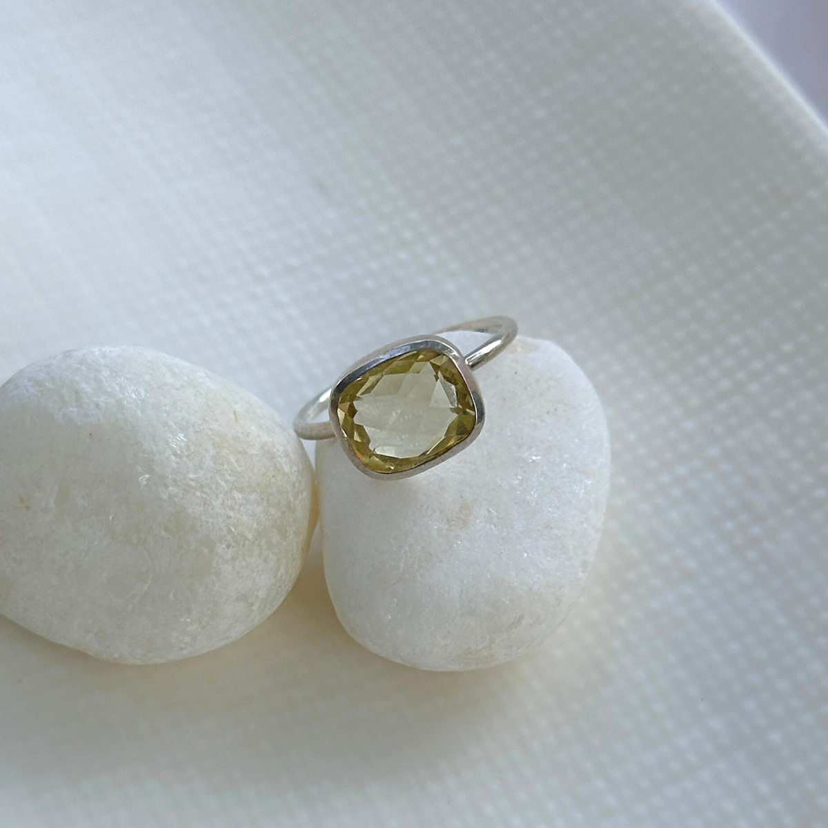 Silver ring with a green gemstone on two white stones
Natural lemon quartz gemstone set in 925 sterling silver ring
Handcrafted lemon quartz silver 925 ring for daily wear
Soft yellow lemon quartz stone silver ring with polished