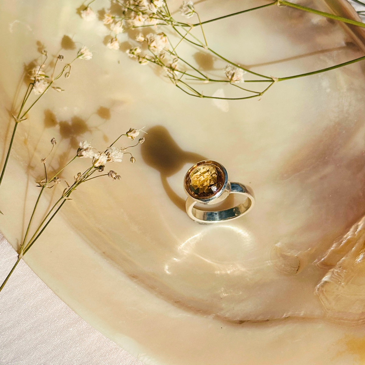 Ring with a citrine stone on a shell with flowers
Citrine silver 925 pendant for women
Natural citrine gemstone silver pendant
Yellow citrine 925 sterling silver pendant