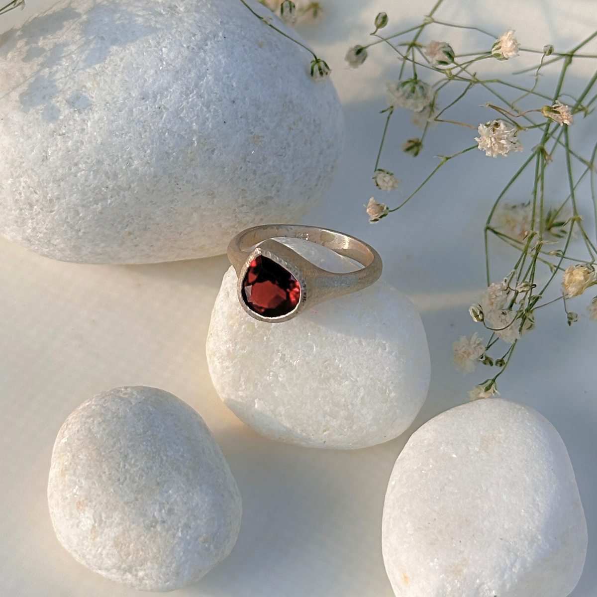 Garnet 18k silver 925 ring
Natural garnet gemstone silver 925 ring
Red garnet 925 sterling silver ring
Garnet stone silver ring India
