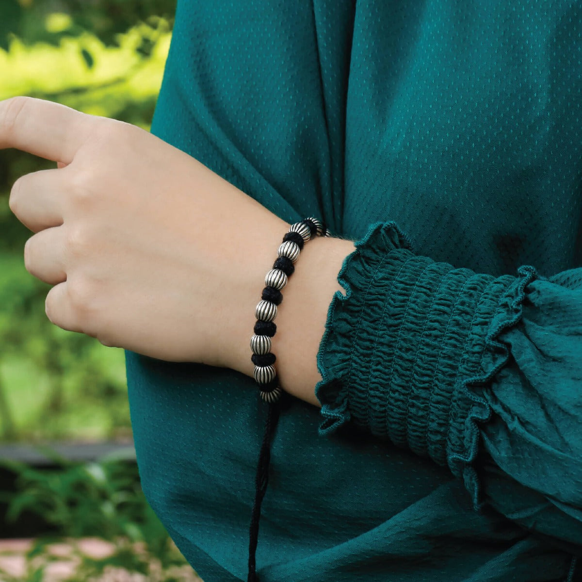 Round silver beads thread bracelet