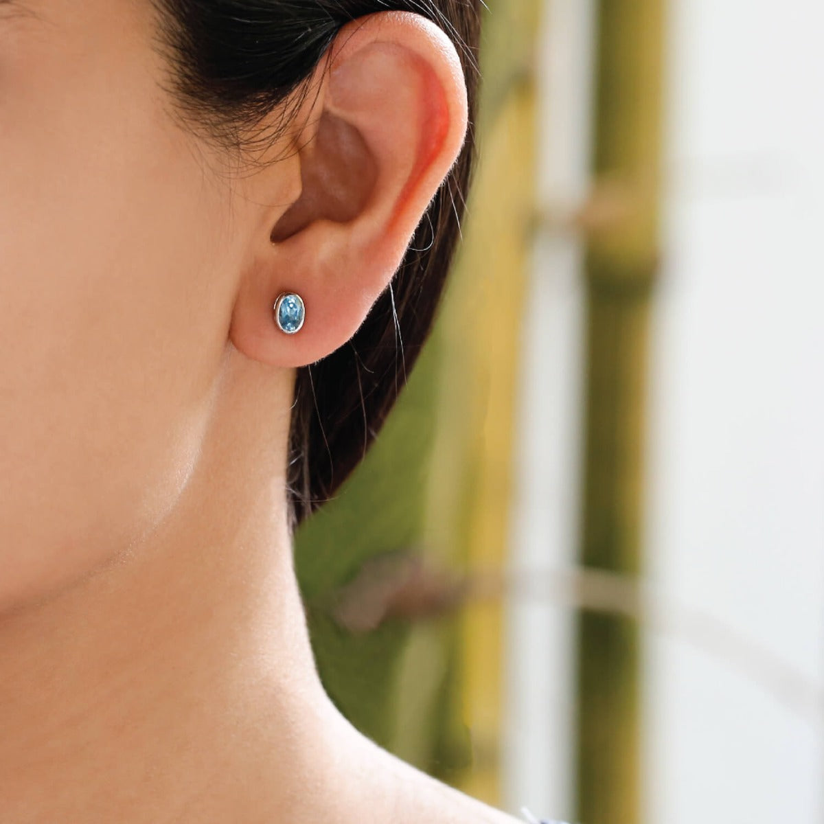 Fascinating oval shaped blue topaz Silver 925 studs