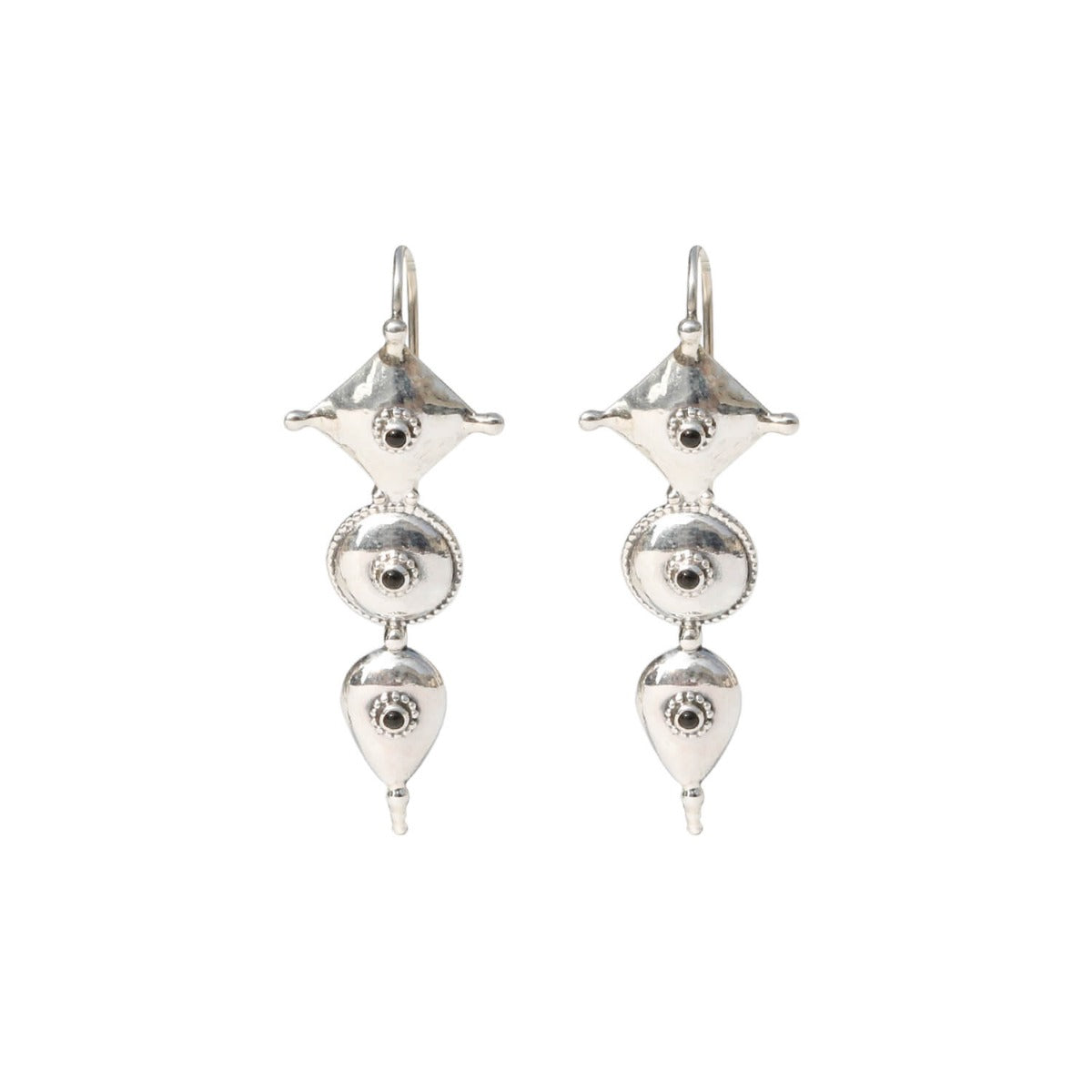 long earrings, small earrings, hoops, drops, danglers, studs, stud earrings, Handcuff, Red onyx, Black onyx, jewelery, Certified jewelry, Oval ring, square ring, round ring, Abalone, Labradorite, Morganite, Lemon quartz, quartz, Tanzanite, Iolite, Blue, V