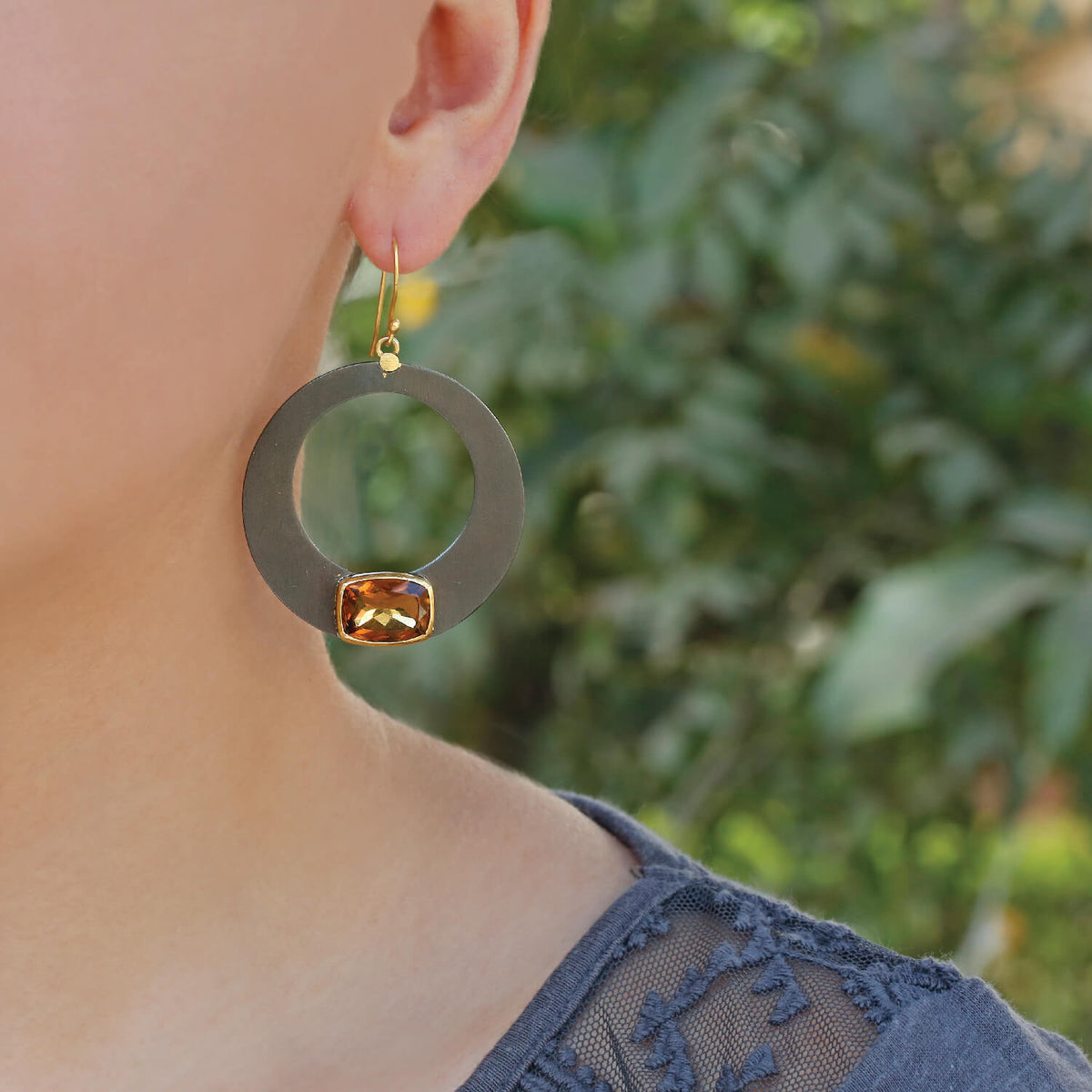 long earrings, small earrings, hoops, drops, danglers, studs, stud earrings, Handcuff, Red onyx, Black onyx, jewelery, Certified jewelry, Oval ring, square ring, round ring, Abalone, Labradorite, Morganite, Lemon quartz, quartz, Tanzanite, Iolite, Blue,