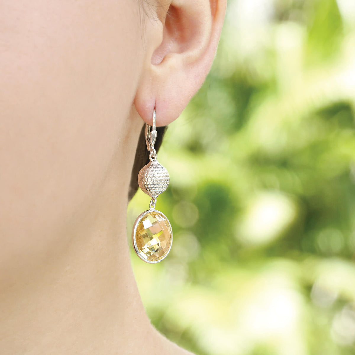 long earrings, small earrings, hoops, drops, danglers, studs, stud earrings, Handcuff, Red onyx, Black onyx, jewelry, Certified jewelry, Oval ring, square ring, round ring, Abalone, Labradorite, Morganite, Lemon quartz, quartz, Tanzanite, Iolite, Blue, V