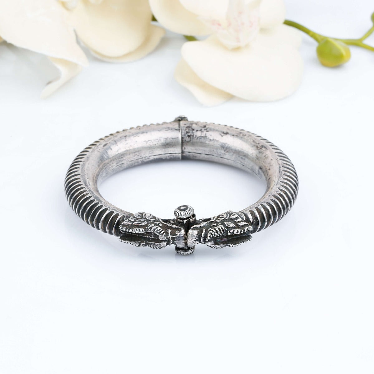 Tilam Silver Bangle