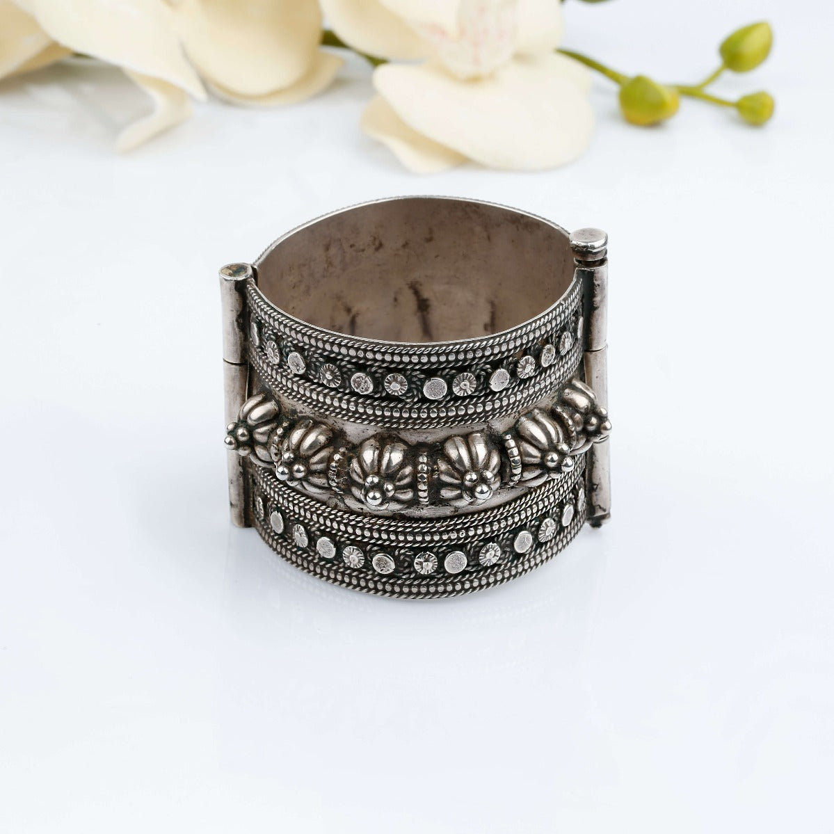 Zinat Silver Bangle