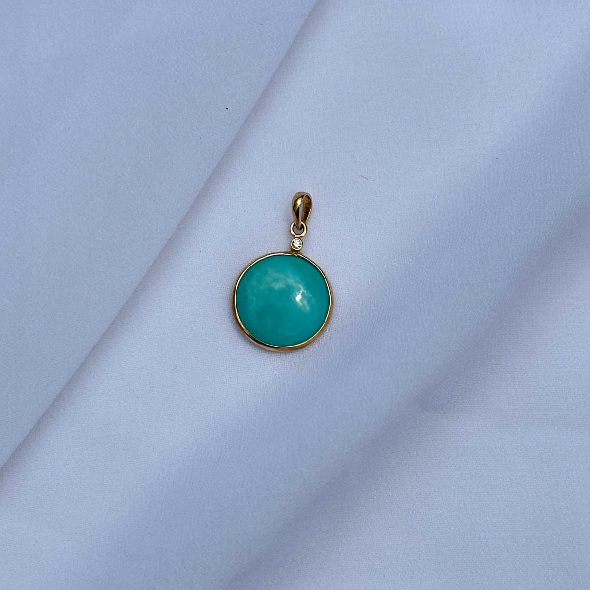 Turquoise Round 18KT Gold Pendant with Diamond