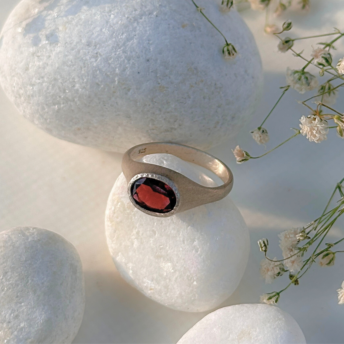 Ador Garnet Silver 925 Ring