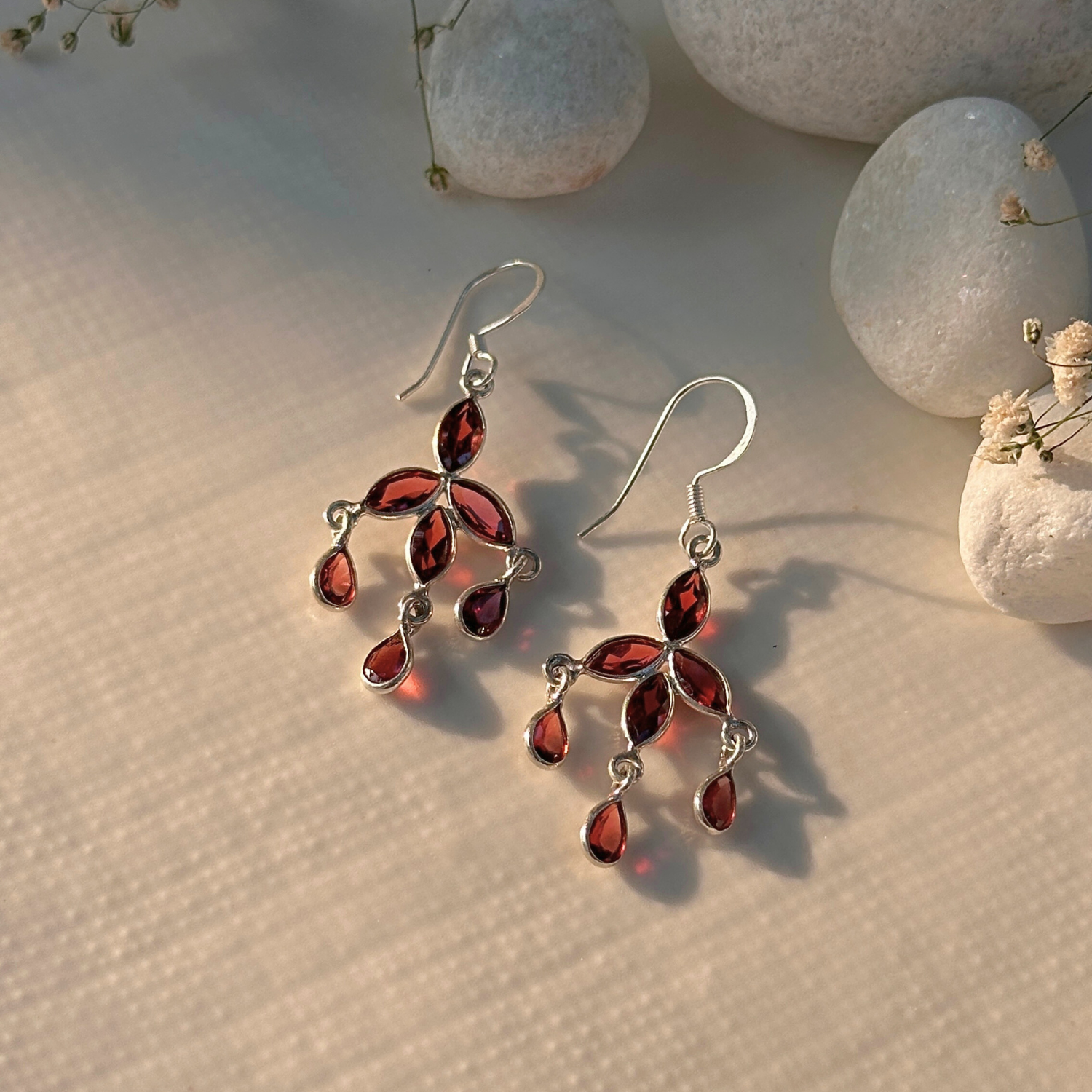 Garnet silver 925 earrings for women

Natural garnet stone sterling silver earrings

Red garnet gemstone 925 silver earrings

Garnet silver earrings handcrafted 