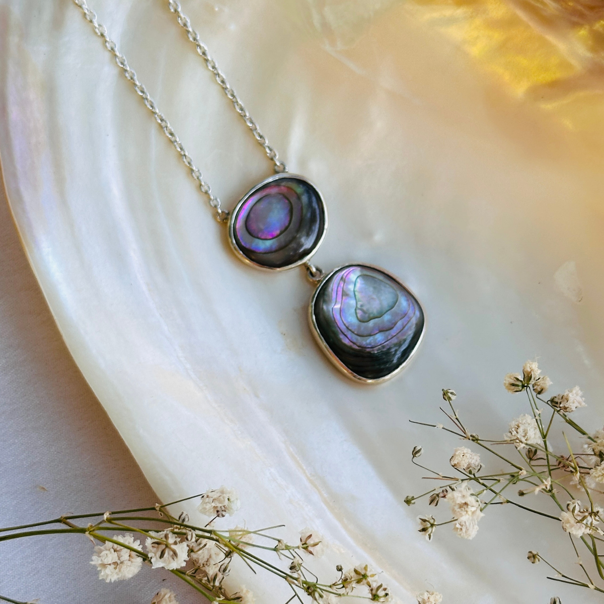Abalone silver 925 pendant necklace

Natural abalone shell silver necklace

Iridescent abalone 925 sterling silver pendant

Abalone stone silver necklace 

Elegant abalone silver necklace online

Minimal Pendant necklace

