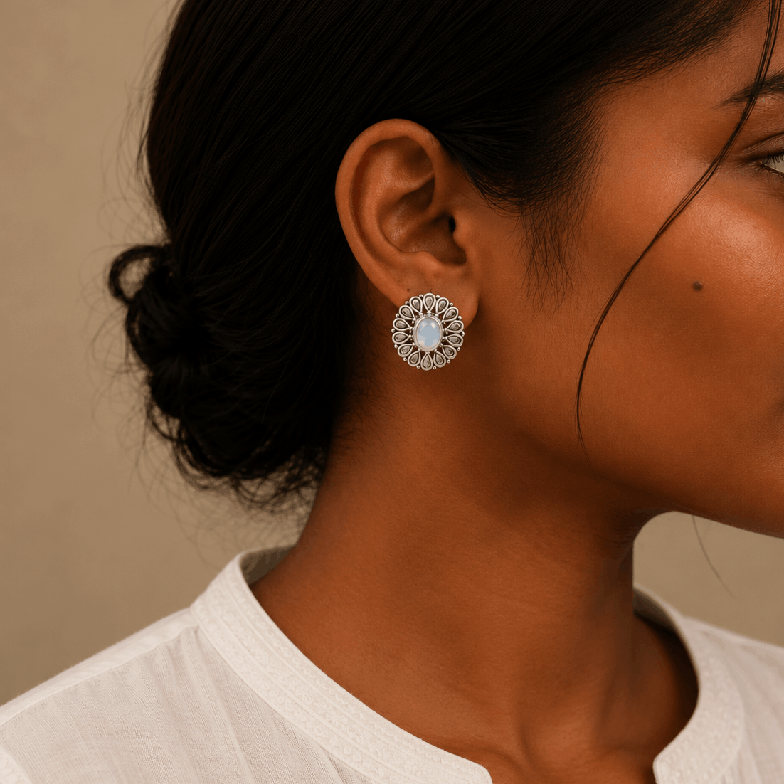 Iksula Rainbow Moonstone Silver 925 Studs