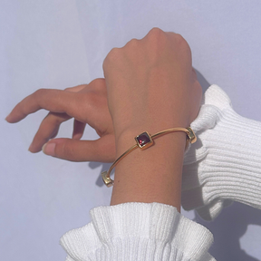 Garnet 18k gold plated silver 925 bangle

Natural garnet gemstone gold plated silver bangle

Red garnet 925 silver gold plated bangle

Garnet stone gold plated silver bangle