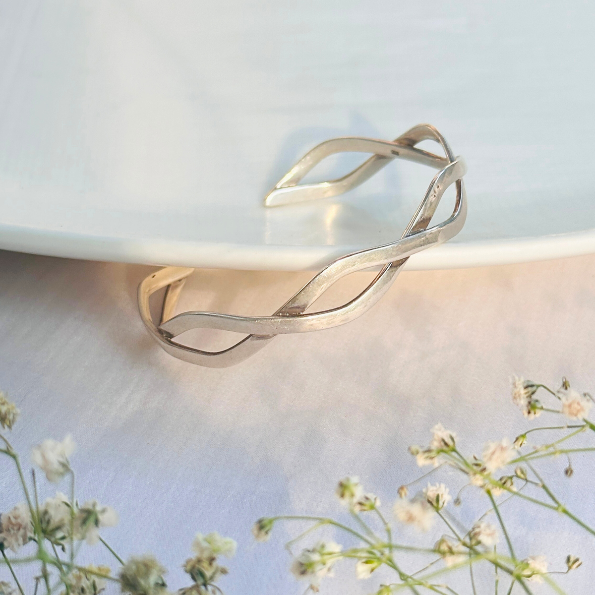 Silver 925 cuff bangle for women

Sterling silver 925 open cuff bangle

Minimal silver 925 cuff bracelet

Minimal Bracelet 

minimal silver Bracelet 

bracelet 