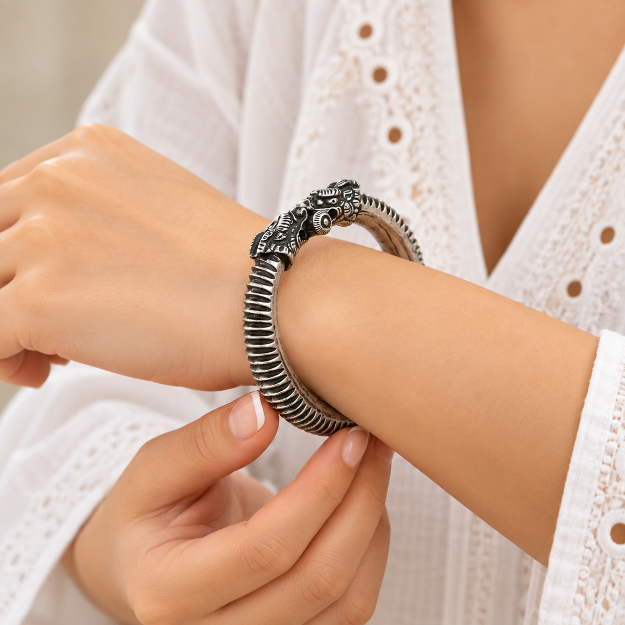 Tilam Silver Bangle