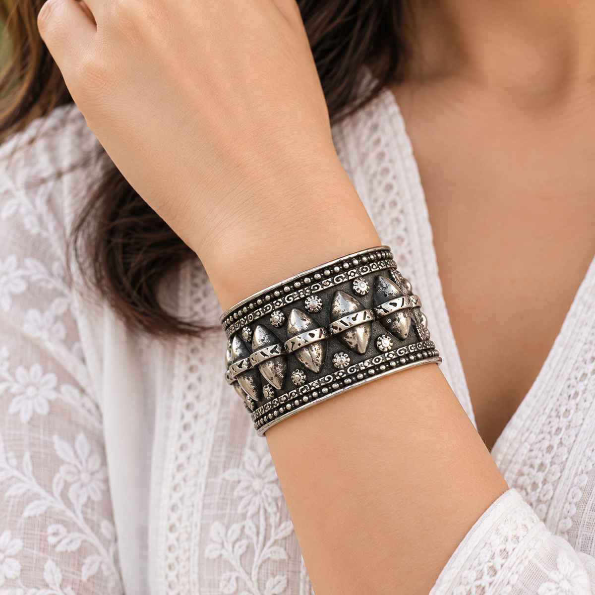 Tiyani Silver Handcuff