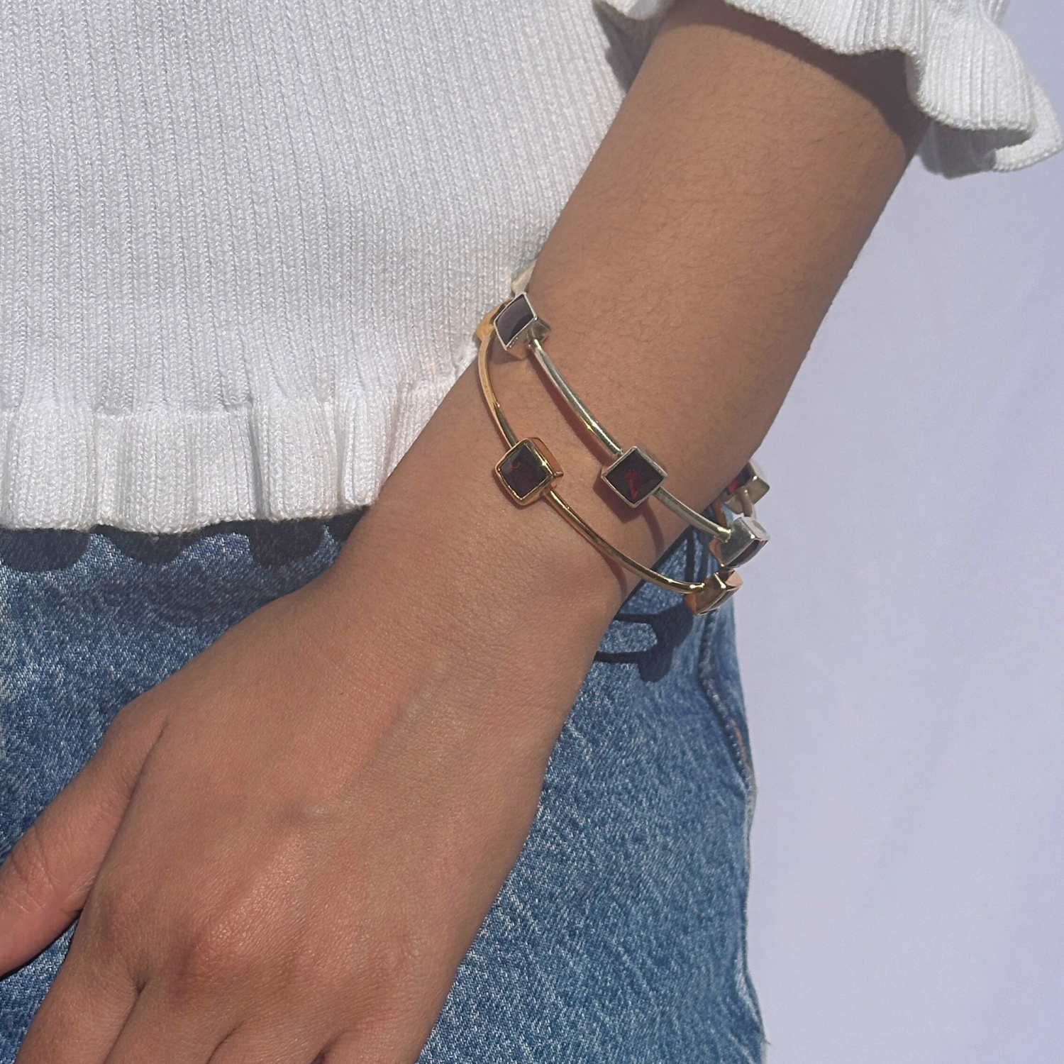 Garnet 18k gold plated silver 925 bangle

Natural garnet gemstone gold plated silver bangle

Red garnet 925 silver gold plated bangle