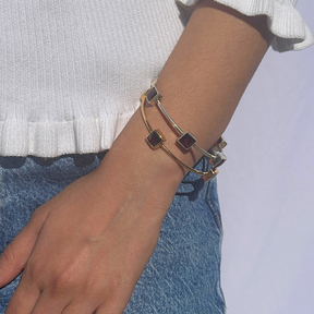 Garnet 18k gold plated silver 925 bangle

Natural garnet gemstone gold plated silver bangle

Red garnet 925 silver gold plated bangle