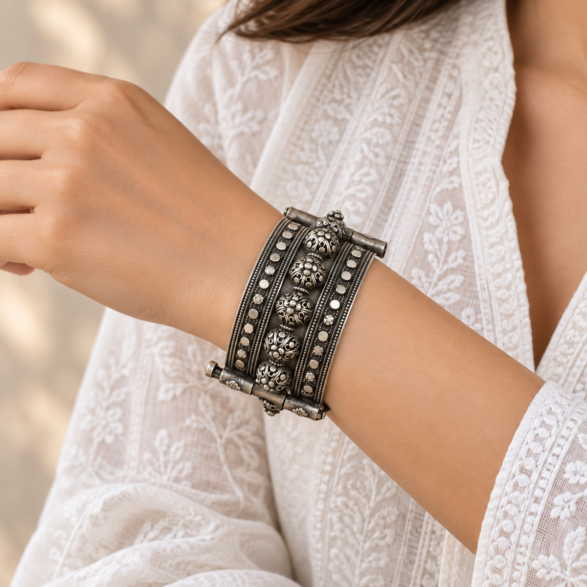 Zinat Silver Bangle