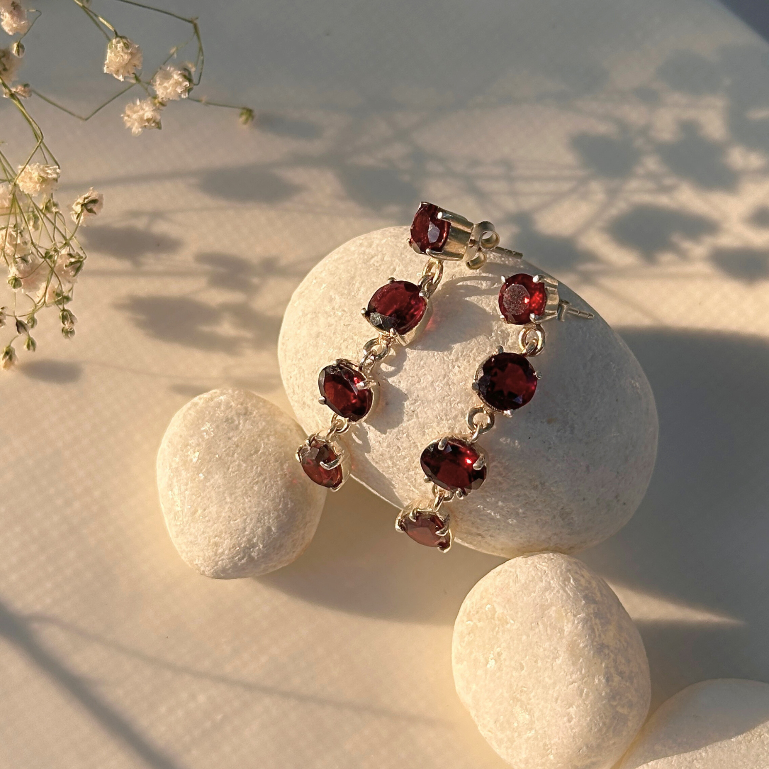 Garnet silver 925 earrings for women

Natural garnet stone sterling silver earrings

Red garnet gemstone 925 silver earrings