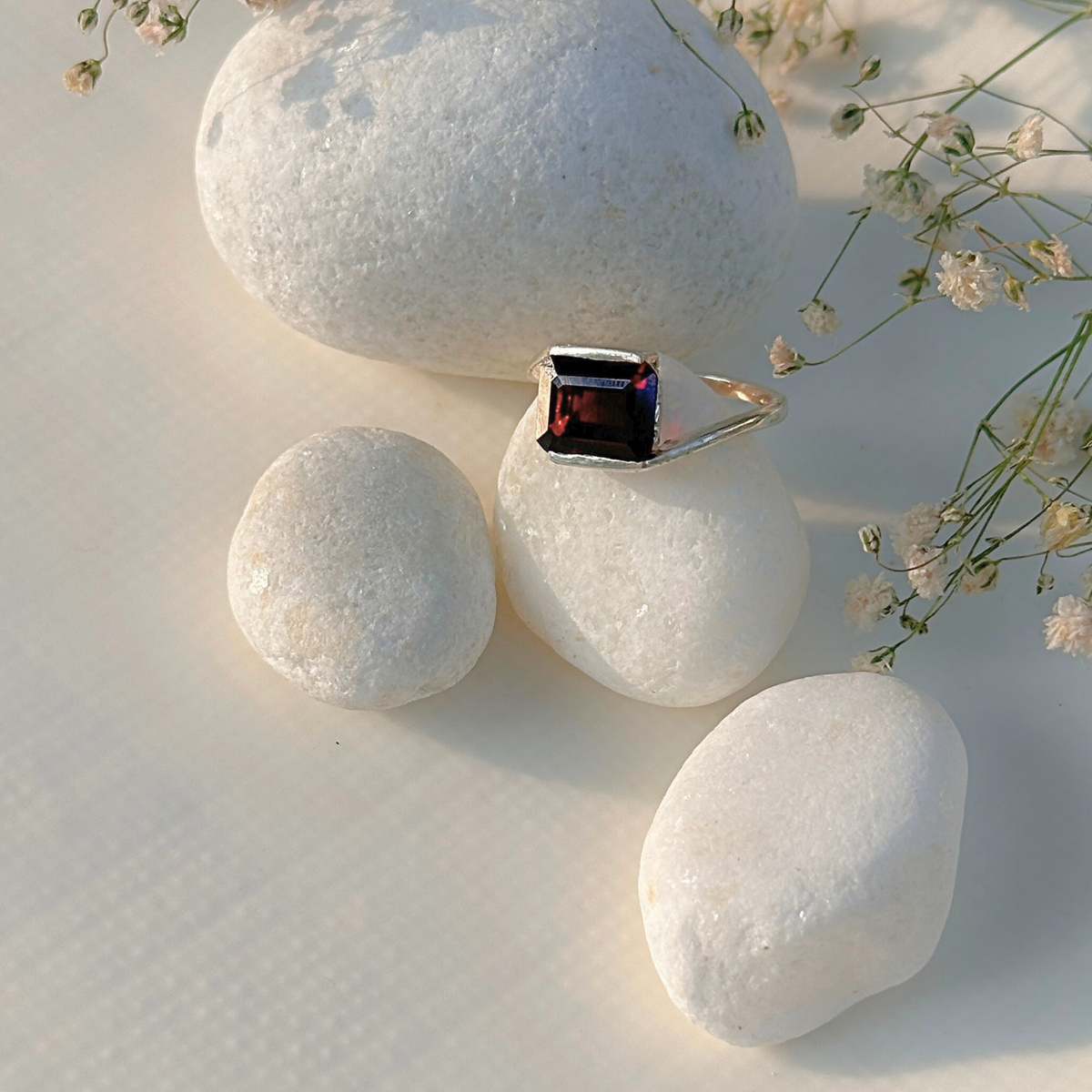 Garnet 18k silver 925 ring

Natural garnet gemstone silver 925 ring

Red garnet 925 sterling silver ring

Garnet stone silver ring India

Elegant garnet silver 925 ring