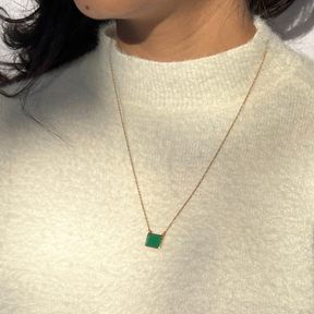 Natural green onyx gemstone silver necklace

Green onyx 925 sterling silver pendant

Green onyx stone silver necklace India

Elegant green onyx silver necklace online

Minimal green pendant 

minimal pendant 

minimal jewelry 

Person wearing a gold necklace with a green pendant


Necklace with a green pendant worn by a person on a white background