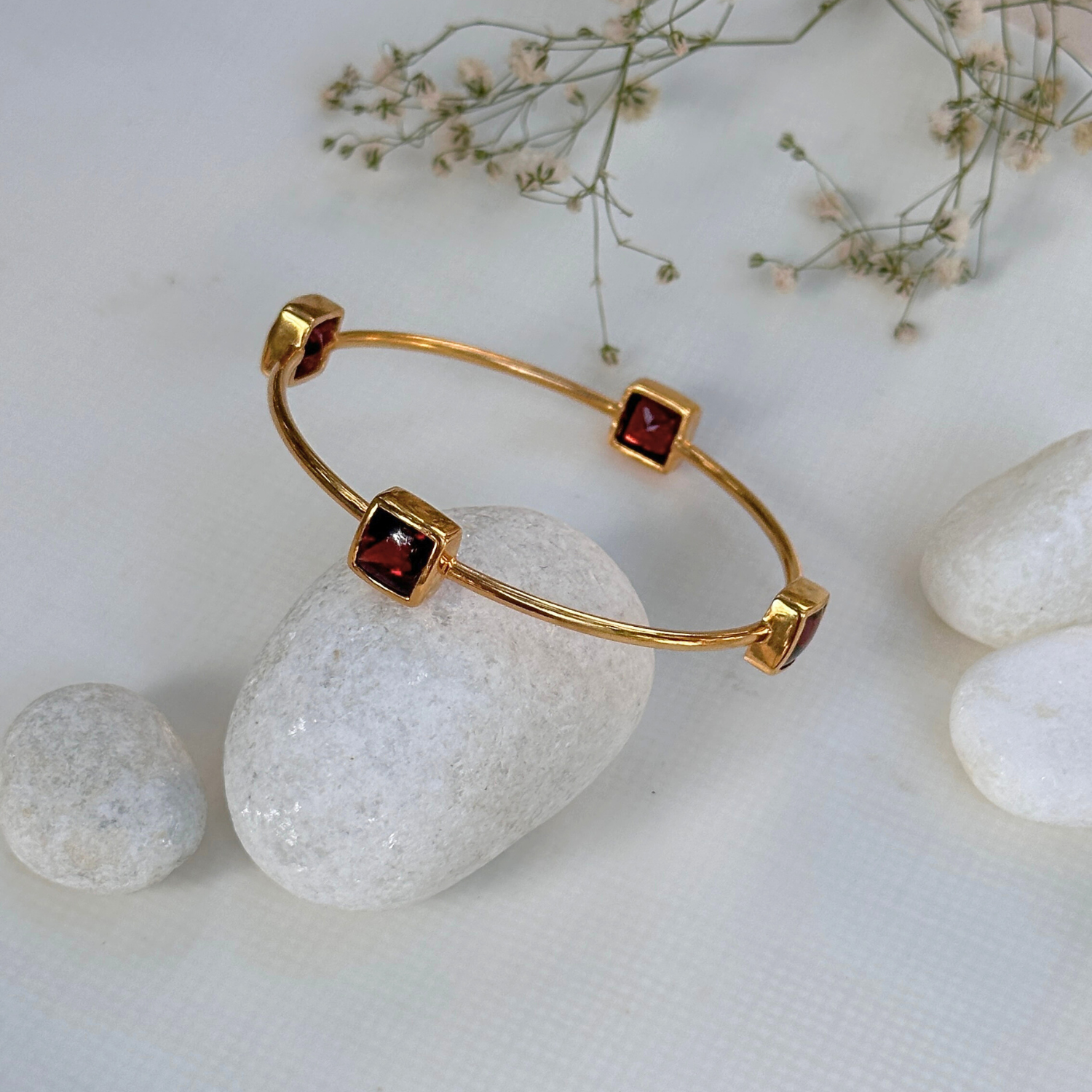 Natural garnet gemstone set in 18k gold plated 925 silver bangle

Handmade garnet gold plated silver 925 bangle for women