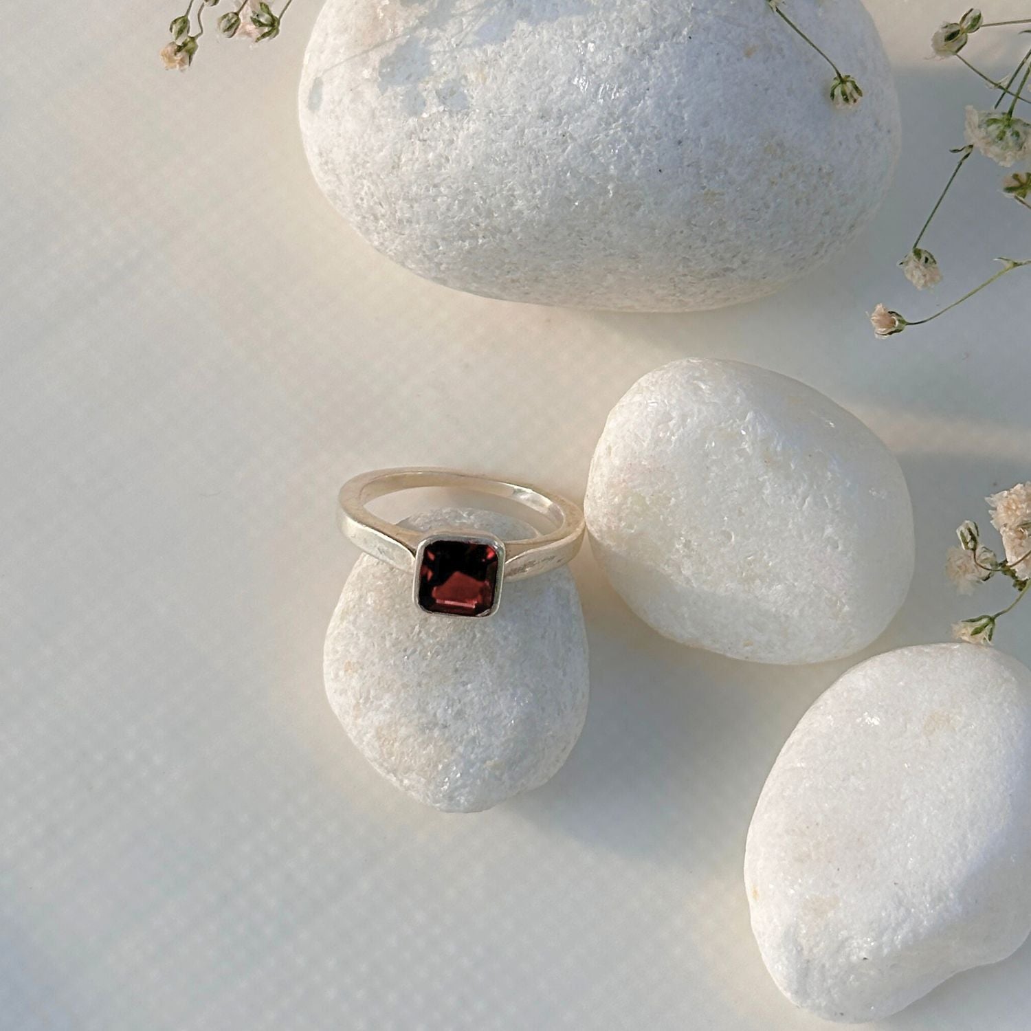 Garnet 18k silver 925 ring

Natural garnet gemstone silver 925 ring

Red garnet 925 sterling silver ring

Garnet stone silver ring India

Elegant garnet silver 925 ring

Silver ring with a red gemstone on white stones with small flowers