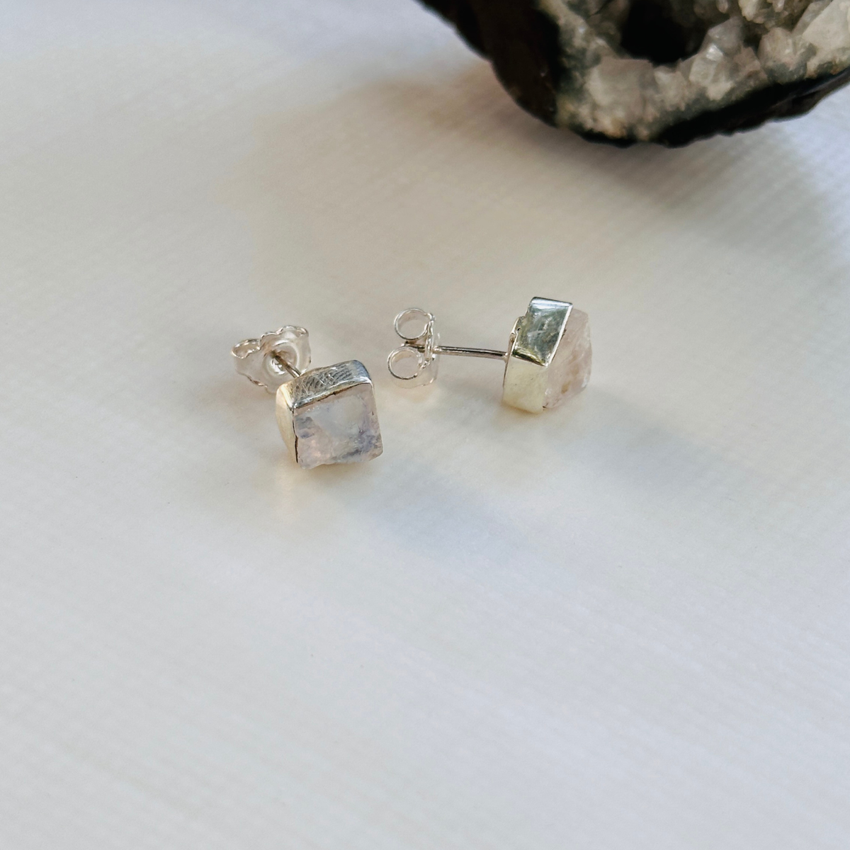 Rainbow moonstone silver 925 earrings

Natural rainbow moonstone gemstone silver earrings

Moonstone 925 sterling silver earrings

Rainbow moonstone stone silver earring