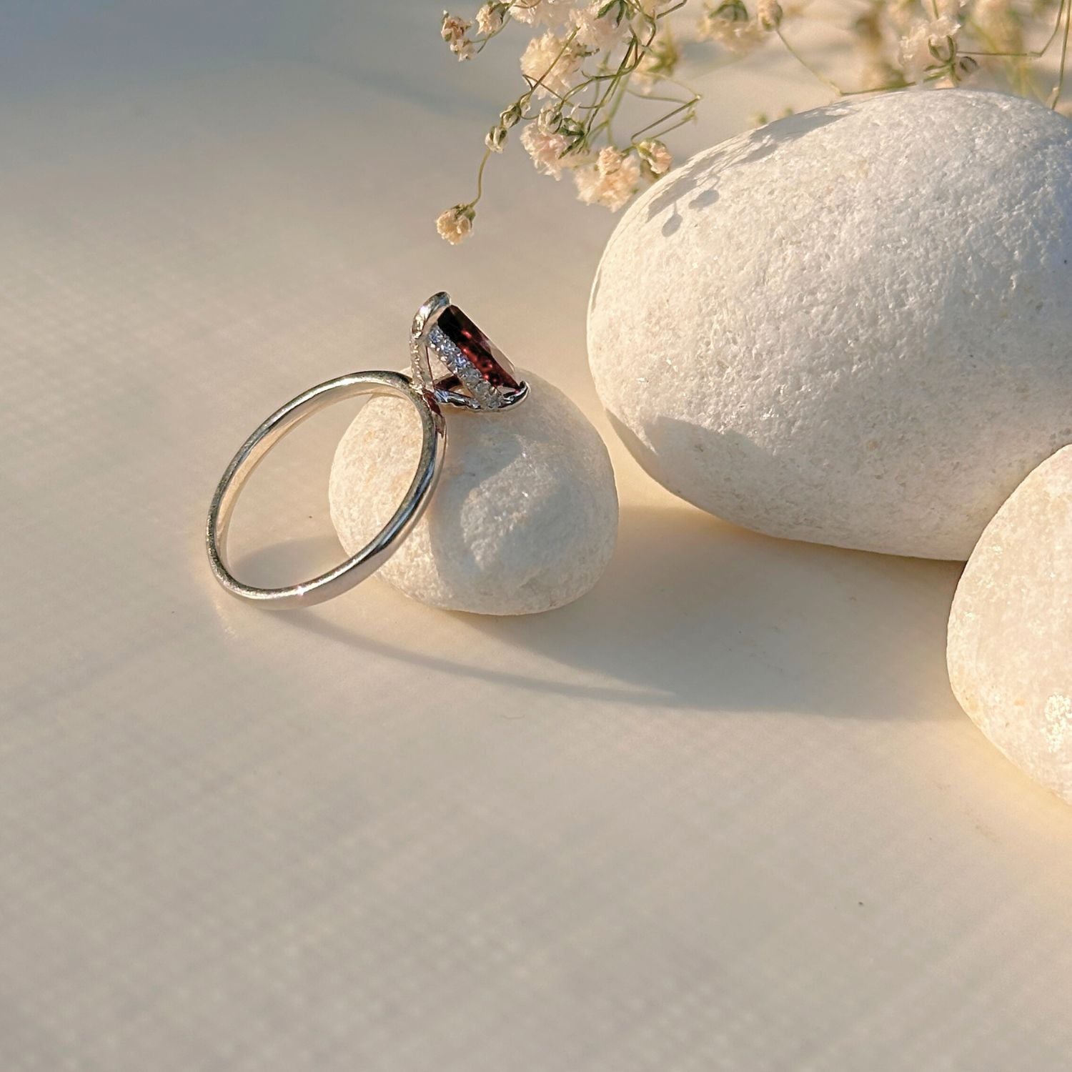 Red garnet 925 silver  ring

Garnet stone silver ring 

Elegant garnet silver ring

Minimal red Ring

Minimal ring 

Minimal garnet Ring 

Minimal silver Ring