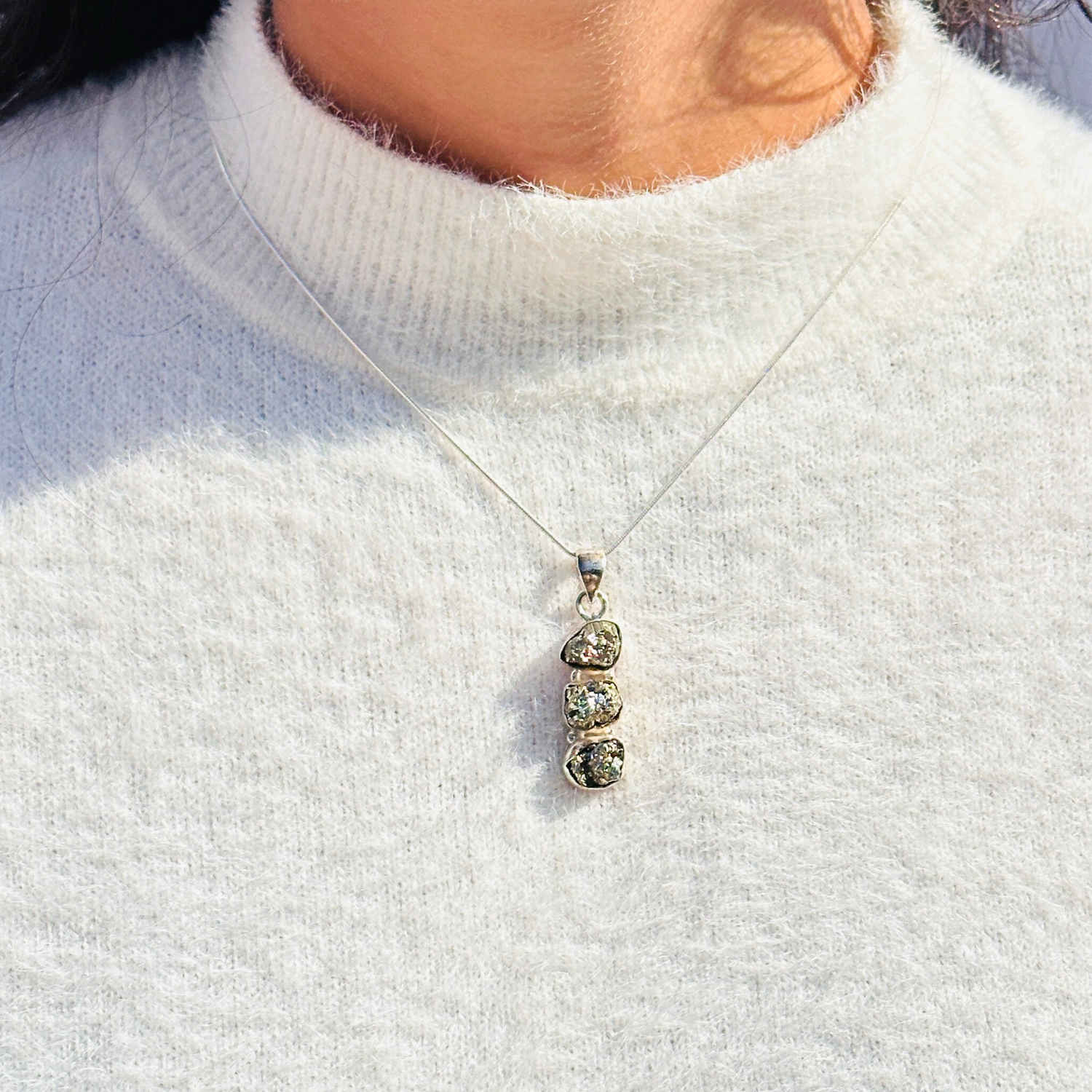 gun metal pendant
Silver pendant
Minimal pendant