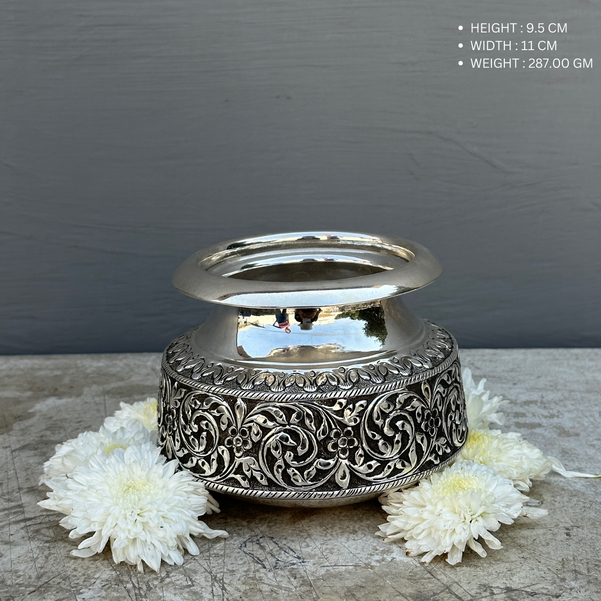 Manasvita flower engraved silver pot