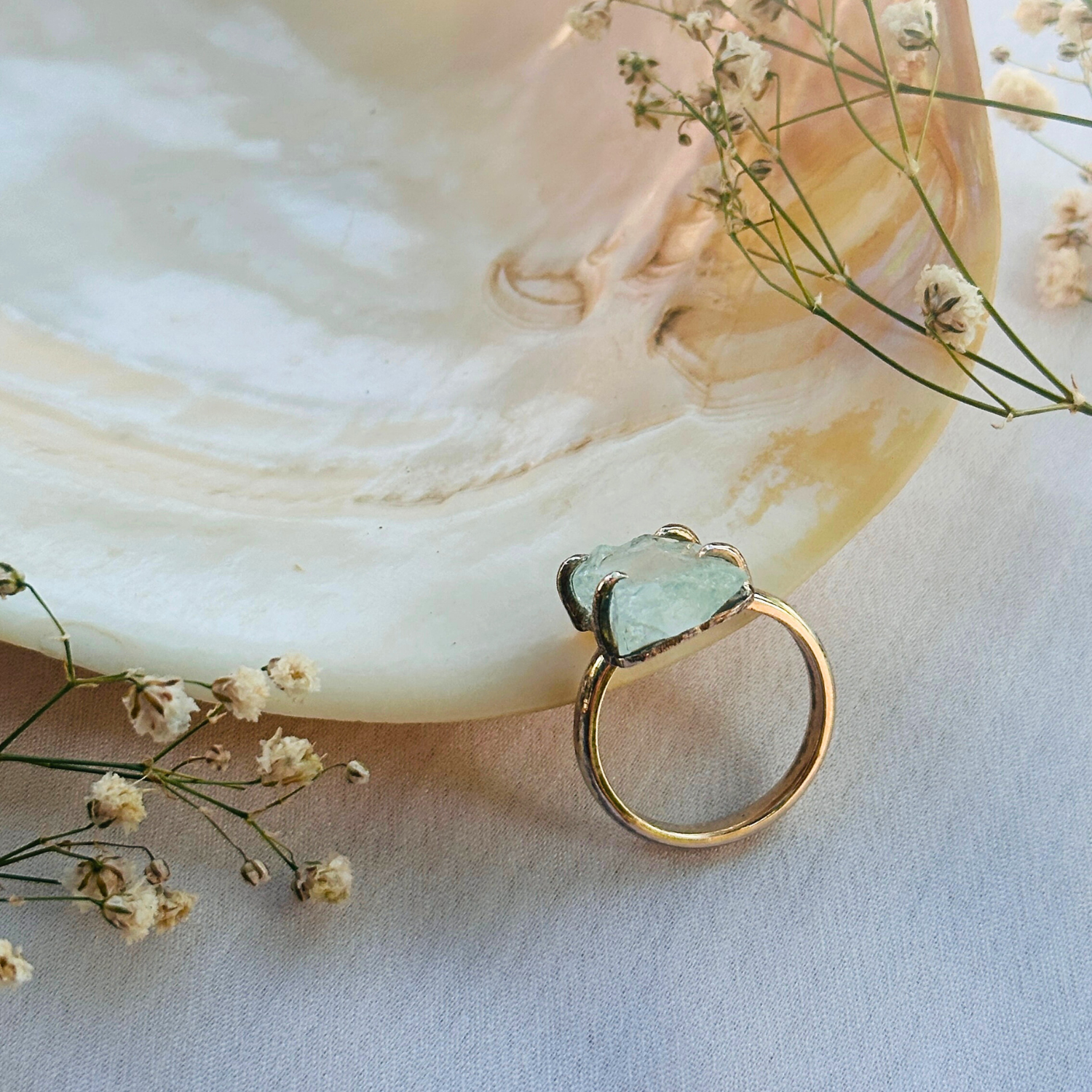 Aquamarine silver 925 ring for women

Natural aquamarine gemstone silver ring

Aquamarine 925 sterling silver ring

Minimal ring 

Aqua ring 