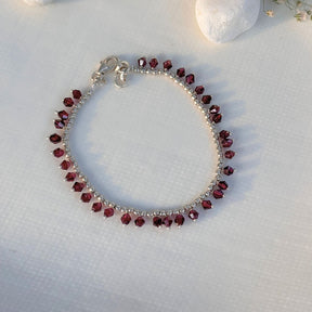 Natural garnet gemstone set in 925 sterling silver bracelet

 Handcrafted garnet silver 925 bracelet for daily wear

Minimal Bracelet

garnet Bracelet 
