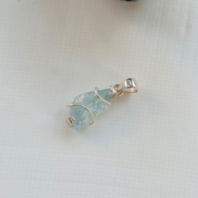 Aquamarine silver 925 pendant for women

Natural aquamarine gemstone silver pendant

Minimal pendant 

Minimal Silver Pendant 