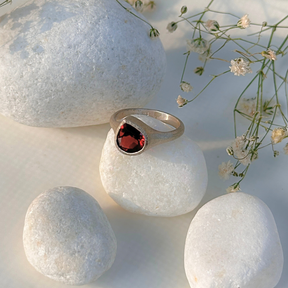 Garnet 18k silver 925 ring

Natural garnet gemstone silver 925 ring

Red garnet 925 sterling silver ring

Garnet stone silver ring India