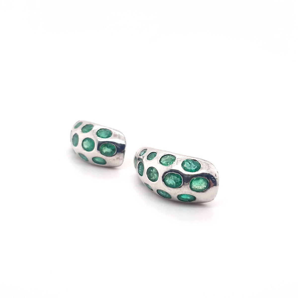 Fascinating emerald and diamond earrings