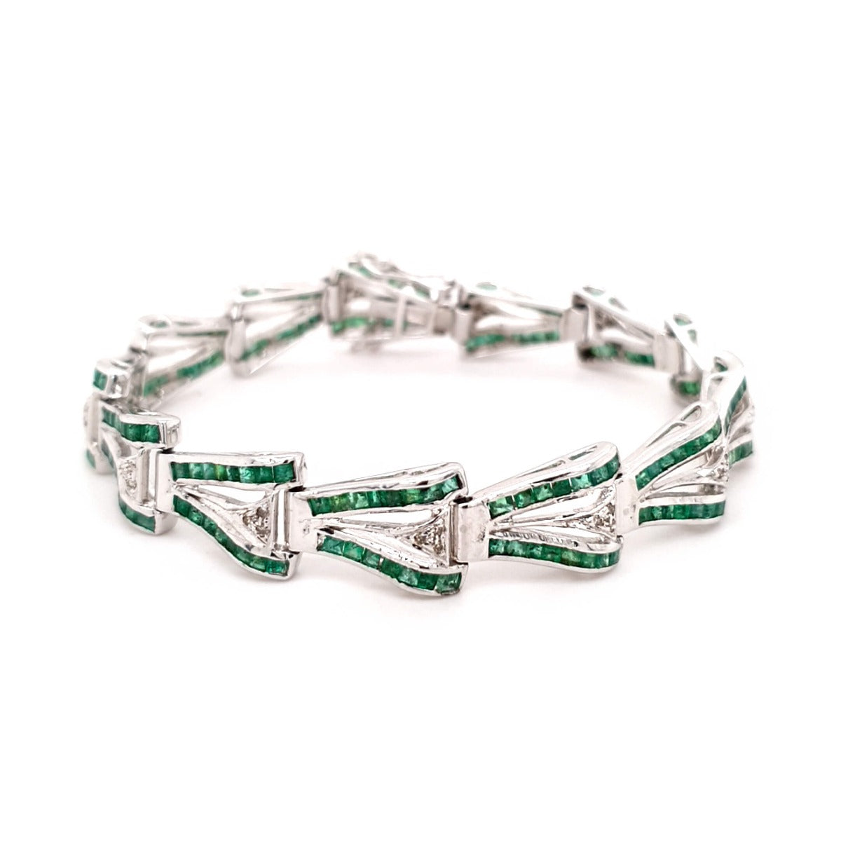 Charismatic diamond and emerald bracelet