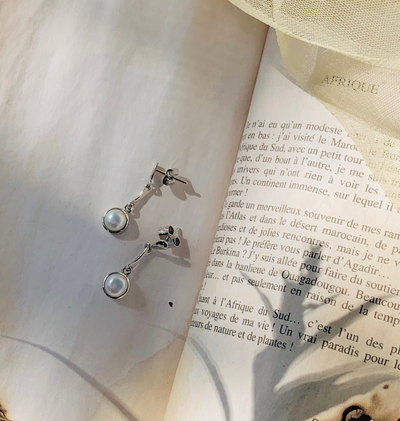 Sleek Pearl Earrings
