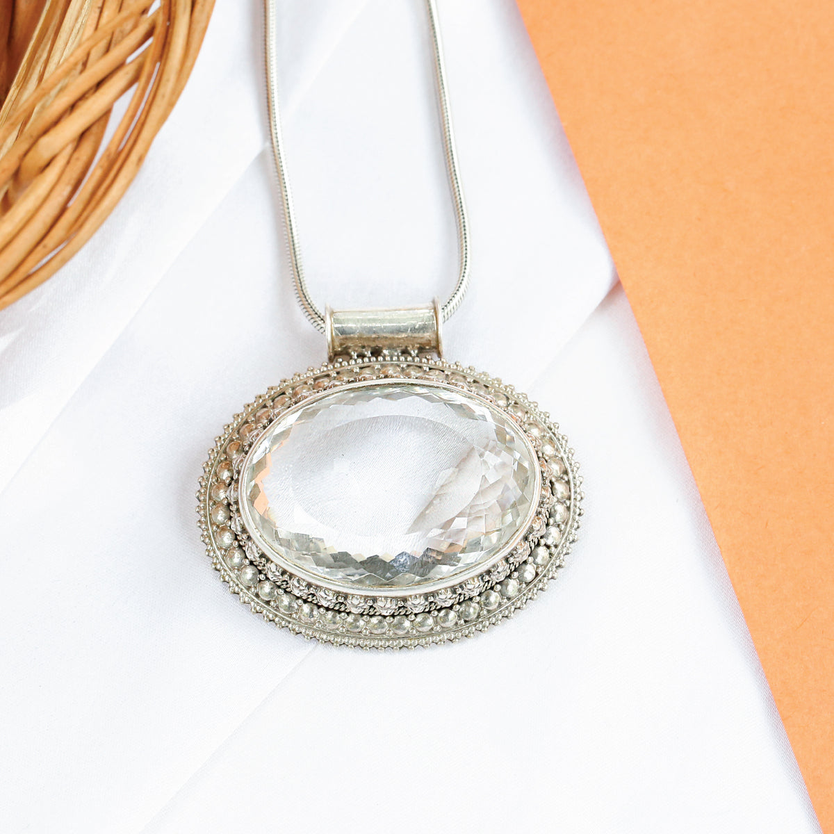 Lucent crystal pendant