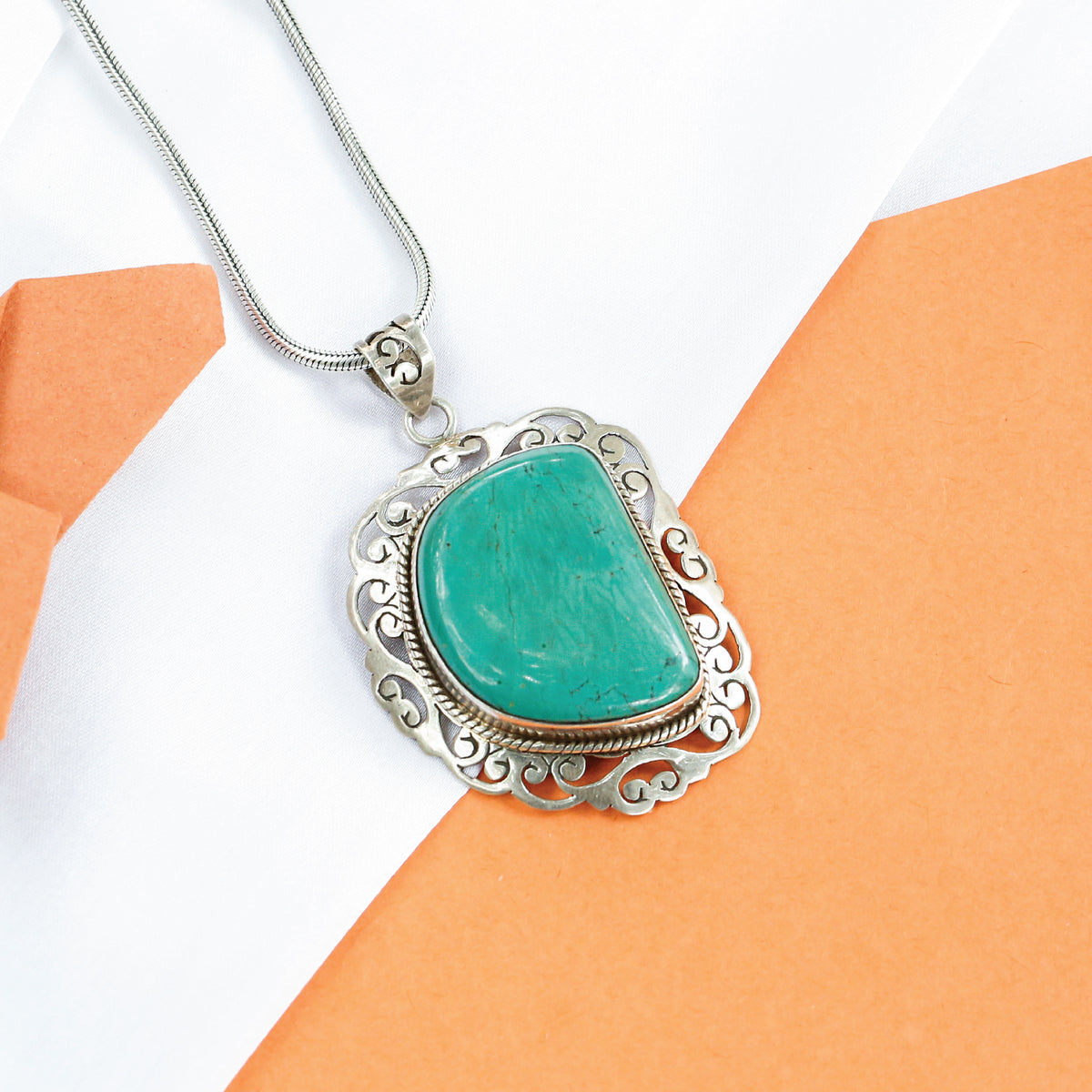 Salane turquoise necklace