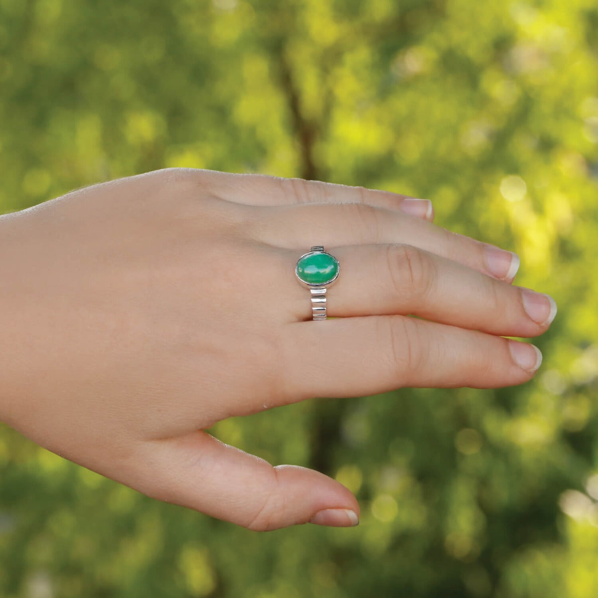 Voluptuous oval-shaped aventurine silver ring