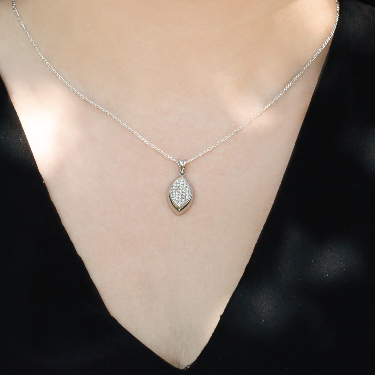 diamond pendant, silver diamond pendant, diamond silver pendant, luxurious pendant, white pendant, silver white pendant, white silver pendant, leaf diamond pendant , diamond leaf silver pendant